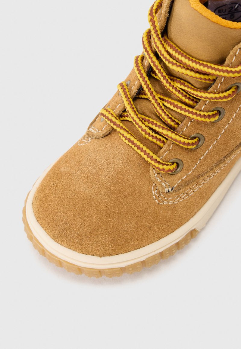 Calzado Kids: Botines y Zapatillas B-dry