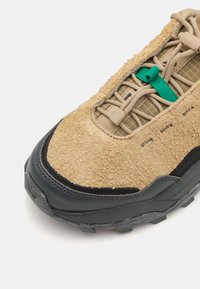 Lacoste GUARD BRKR CT 224  - Tossud - light brown/dark grey