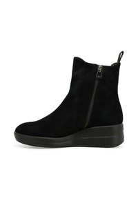 Stivaletti neri in suede con suola a zeppa, dotati di una cerniera laterale e una linguetta sul retro per un facile indossamento. Texture liscia in tutto il suo insieme.