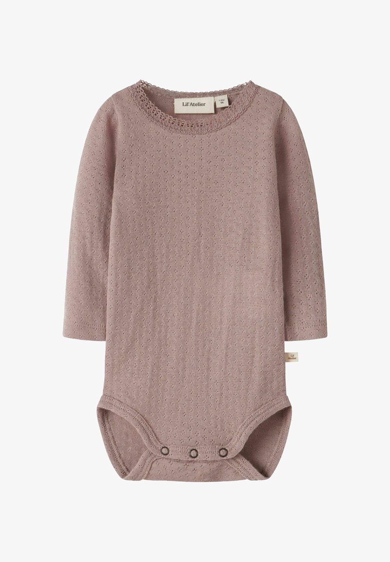 Body bébé en tricot mauve à manches longues avec encolure festonnée et boutons-pression au bas.