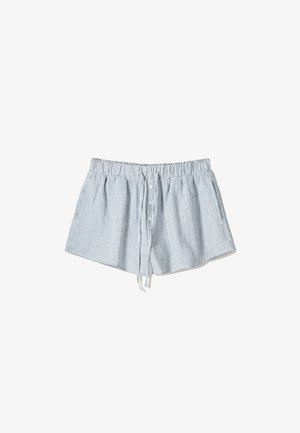 Pantaloni corti a righe in blu chiaro e bianco, con cintura elastica, cordino, chiusura con bottone frontale e tasche laterali.