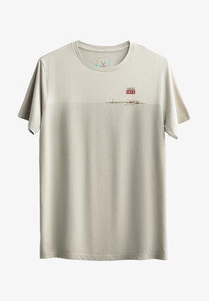 Lichtbeige katoenen t-shirt met korte mouwen en een ronde halslijn, met een geprinte afbeelding van een café-bord over de borst.