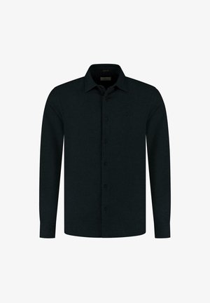 Camisa negra de manga larga con botones y cuello, que presenta un logotipo bordado sutil en el lado izquierdo del pecho y puños abotonados.