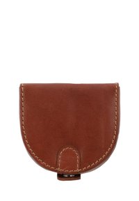 Brauner Leder-Kartenhalter in Halbmondform, mit sichtbaren Nähten und einer subtilen Textur. Verschluss mit einem kleinen metallischen Druckknopf.
