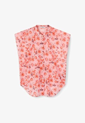 Blouse rose à manches courtes affichant un motif floral dans des nuances d'orange, avec un devant boutonné et un ourlet arrondi.