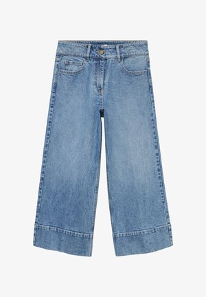 Jasnoniebieskie szerokie spodnie jeansowe o skróconej długości, z przednimi kieszeniami, szlufkami na pasek i zapięciem na guzik.