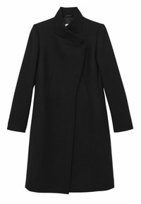 Cappotto nero in misto lana con colletto alto, chiusura frontale asimmetrica, maniche lunghe e lunghezza al ginocchio. Texture liscia, design minimale.