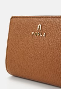Furla CAMELIA COMPACT WALLET ZIP - Lompakko - brown