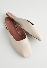 Next FOREVER COMFORT SQUARE TOE  REGULAR FIT - Natikače - bone