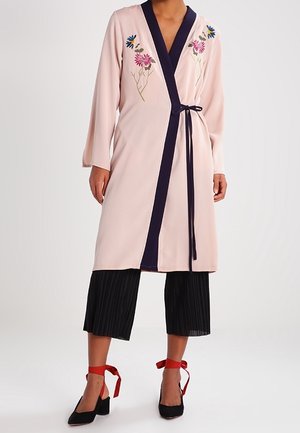 Klasický kabát - nude