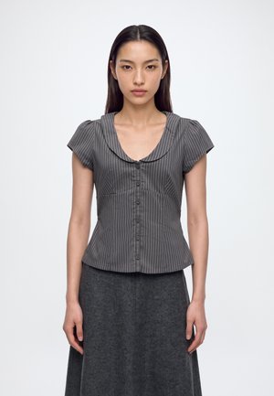 Hollister Co., FEMME COLLAR SHIRTING  - Риза с копчета - 134