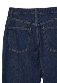 Jean denim bleu foncé présentant une vue arrière avec deux poches au dos, des coutures visibles et un tissu texturé. Sans embellissements.