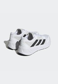 adidas Performance QUESTAR 2 - Katujuoksukengät - cloud white/core black/grey one
