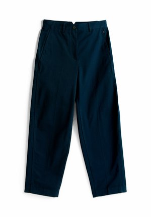 Marineblauwe katoenen mix broek met rechte pasvorm, voorzien van een voorste knoopsluiting en zijzakken. Aangename textuur en minimale detailing.