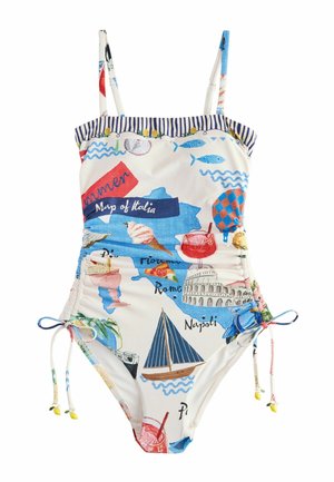 Ein Badeanzug mit Italien-Karten-Aufdruck, inklusive Eis, Boot, Fisch, Kolosseum und Städtenamen wie Rom und Neapel.