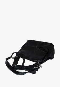 Borsa tote in pelle nera con due manici, texture liscia, grande interno e dettagli in metallo. Forma semplice e rettangolare.