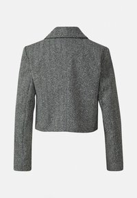 Szara krótka kurtka w jodełkę z długimi rękawami i wyłogiem z klapą. Wykonana z teksturowanej tkaniny, o dopasowanym kroju.