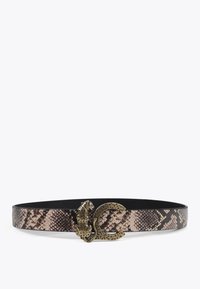 Brun och svart ormtryckt bälte med en texturerad yta, med en dekorativ spänne i guldton i form av en panter och en halvmåne.