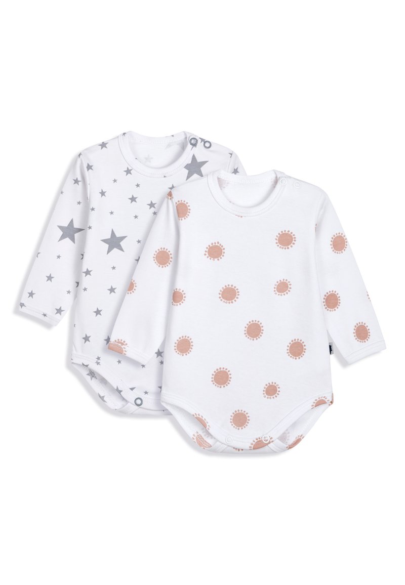 To lange langærmede baby bodystockings: en i hvid med grå stjerner, den anden i hvid med kobber solmønstre. Blødt bomuldsstof med trykknaplukninger.