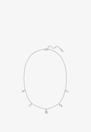 Collier en chaîne argentée avec cinq pendentifs : une étoile, une lune, un cercle texturé et deux petites pierres, avec un fermoir en homard et une extension.