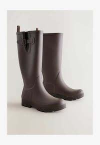 Selezionato, chocolate brown