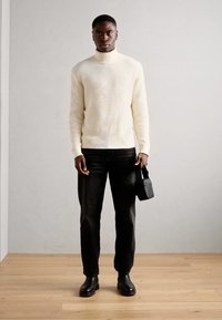 Lindbergh ROLL NECK STRUCTURE SWEATER - Maglione - ecru