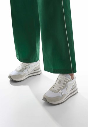 YAK - Sneakers laag - weiß grau