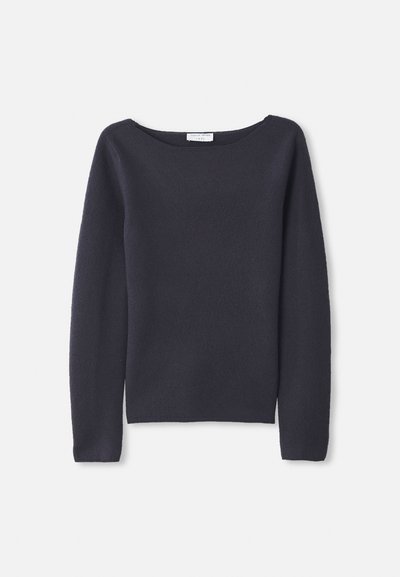 Marinblå långärmad tröja med en vid halsringning, mjuk textur och avslappnad passform. Har minimal sömnad och inga synliga knäppningar.