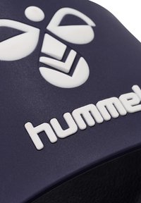 Hummel ESSENTIAL - Badsandal - peacoat