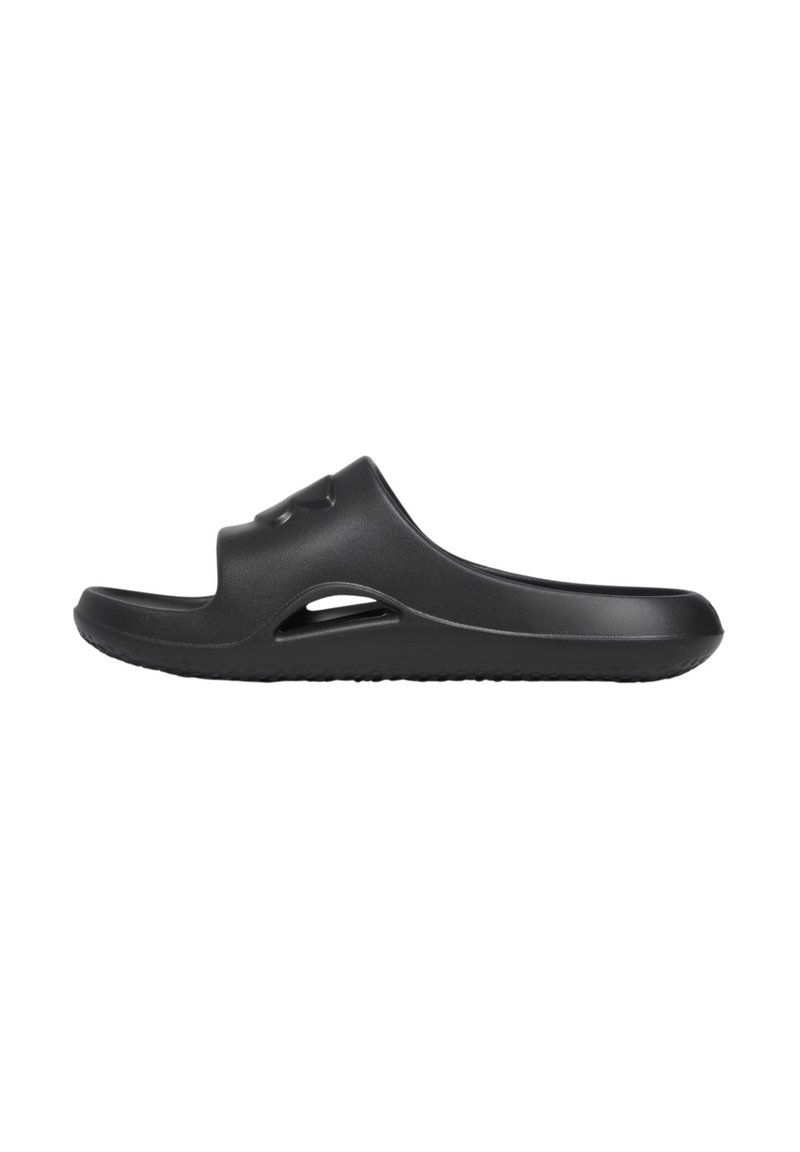 Svart slidesandal med formad ovandel, öppen tå och ventilationshål på sidorna. Tillverkad av slät plast med en texturerad sula.