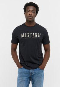 Unselected, schwarz