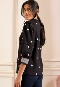Love & Roses V-NECK - Hosszú ujjú felső - black embroidered heart