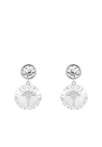 Silverörhängen med en kristallstift och en hängande cirkulär pendel med blommönster och varumärkesinskrift.