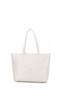 Witte leren tote bag met diamantvormige stitching aan de voorkant, twee handvatten en een gladde textuur. Ruimtelijk ontwerp voor veelzijdig gebruik.