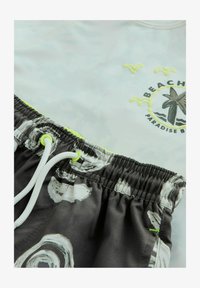 Non sélectionné, mono tie dye