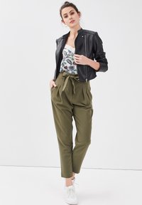 Cache Cache Pantalon classique - khaki