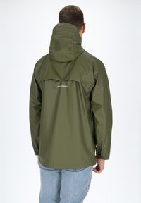 Olivgrüne wasserdichte Jacke mit Kapuze, elastischen Bündchen und seitlichen Panel-Accents. Verfügt über ein Logo auf dem Rücken und ein lockeres Design.
