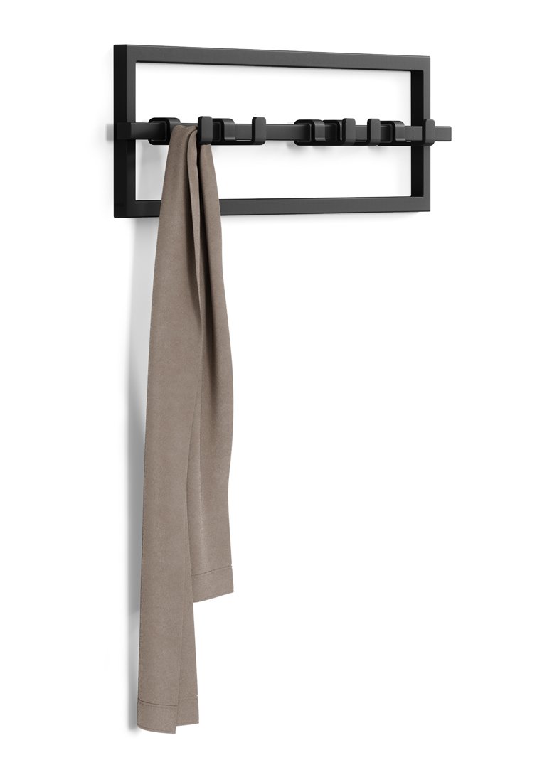 Appendiabiti da parete in metallo nero con una struttura rettangolare e sei ganci, con una sciarpa di tessuto grigia appesa al secondo gancio.