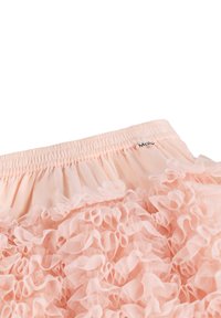 Svijetloružičasta suknja s elastičnom remenom i slojevitim detaljima od naboranog tila.