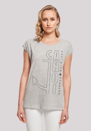 Graues Baumwoll-T-Shirt mit hochgekrempelten Ärmeln, versehen mit einem schwarzen Grafikdesign eines Ankers und dem Text "AHOI" sowie "Knut & Jan Hamburg."