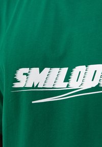Smilodox BLAKE - Printtipaita - grün