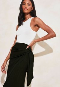 Lipsy TIE WAIST MIDI - REGULAR FIT - Wikkelrok - black