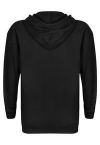 Černá mikina s kapucí z měkké látky, vybavená kangaroo kapsou, dlouhými rukávy a velkou nastavitelnou kapucí. Bez viditelných log nebo ozdob.