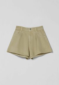 Kaki shorts med hög midja, utrustade med två framfickor, framveck och en metallknapp i midjan. Mjukt bomullstyg.