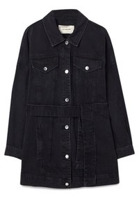 Schwarze Jeansjacke mit Vorderknöpfen, zwei Brusttaschen mit Knopfklappen, langen Ärmeln und einem passenden Stoffgürtel in der Taille.
