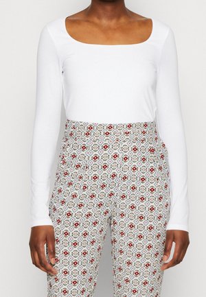 Pitkähihainen paita - white