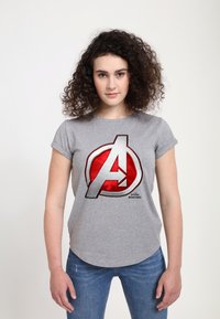 Henry Tiger MARVEL DOCTOR STRANGE IN THE MULTIVERSE OF MADNESS AVENGERS LOGO - T-shirt z nadrukiem
