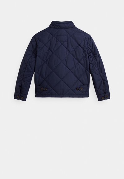 Casaco acolchoado azul-marinho com costura em diamante, abas ajustáveis com botões na cintura e punhos, mostrado de costas.