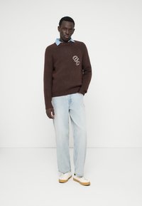 Jack & Jones JORBEDFORD CREW NECK - Strickpullover - deep mahogany