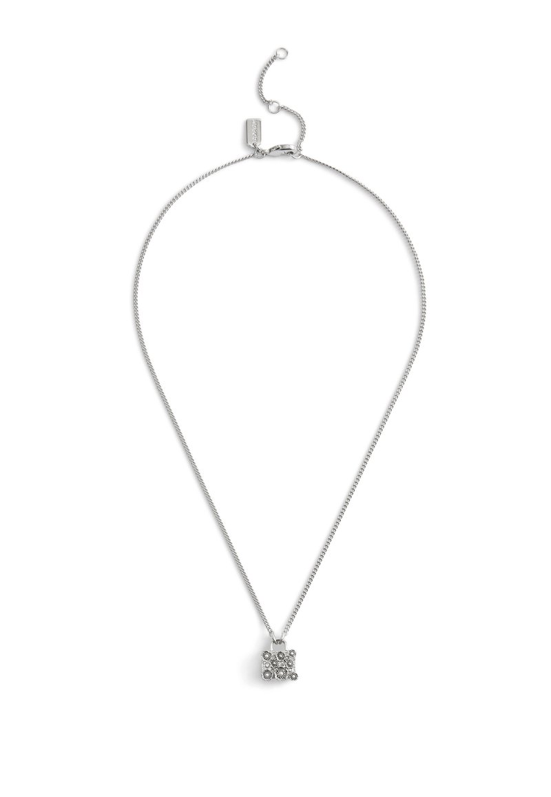 Sølv kæde med et firkantet vedhæng, prydet med cubic zirconia-sten i et gittermønster, der fremviser en poleret finish.